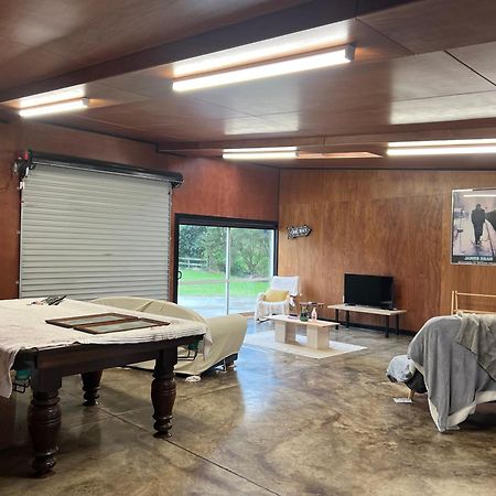 Self Contained Open Shed Space Wainui  エクステリア 写真