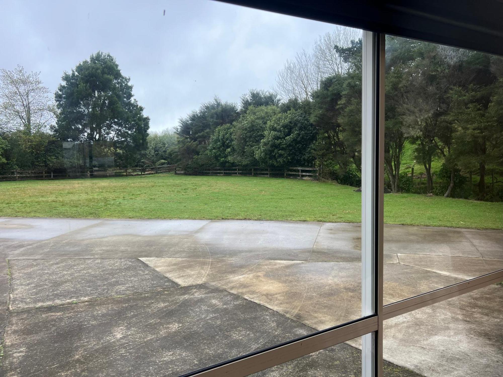 Self Contained Open Shed Space Wainui  エクステリア 写真
