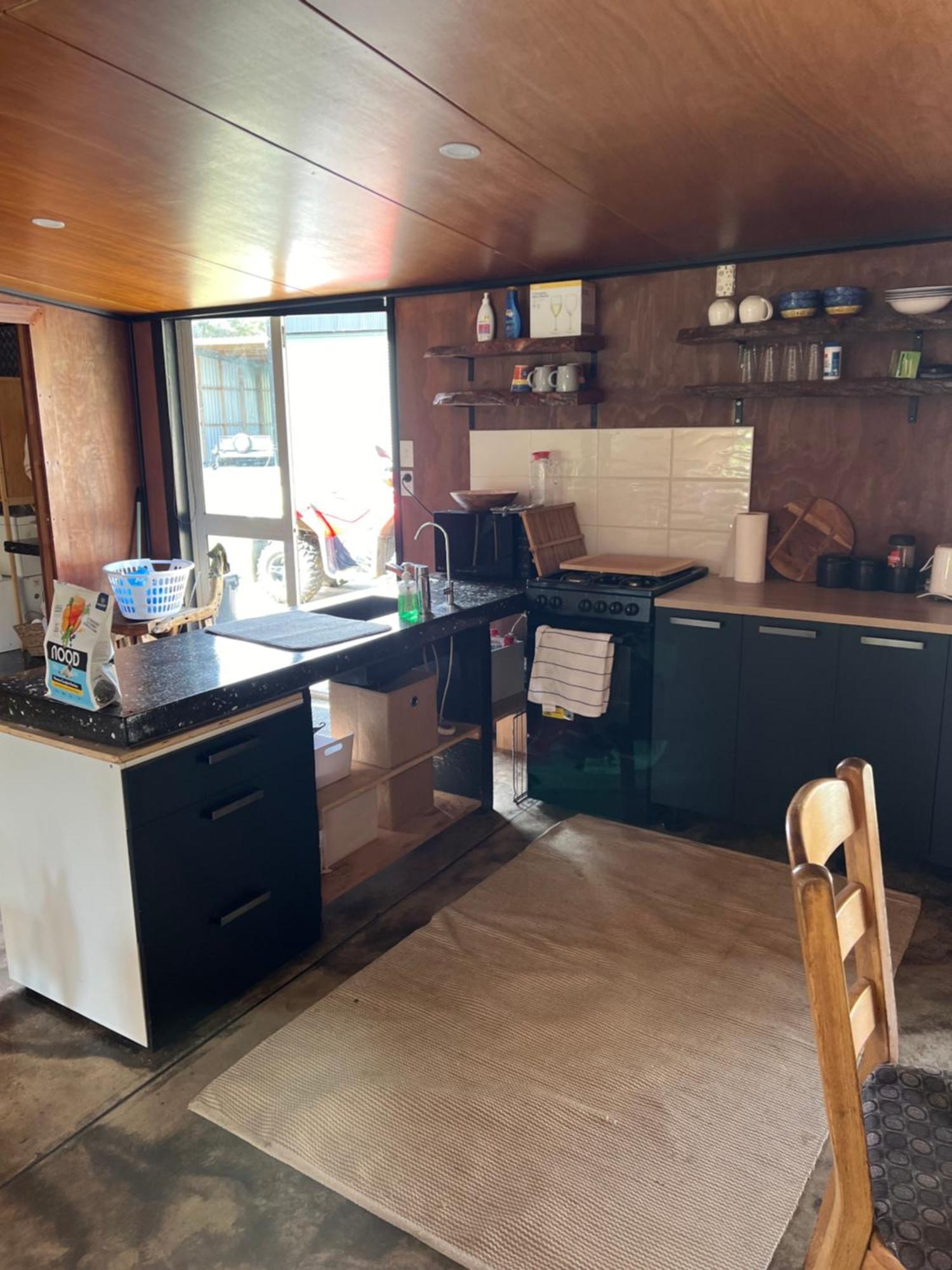 Self Contained Open Shed Space Wainui  エクステリア 写真