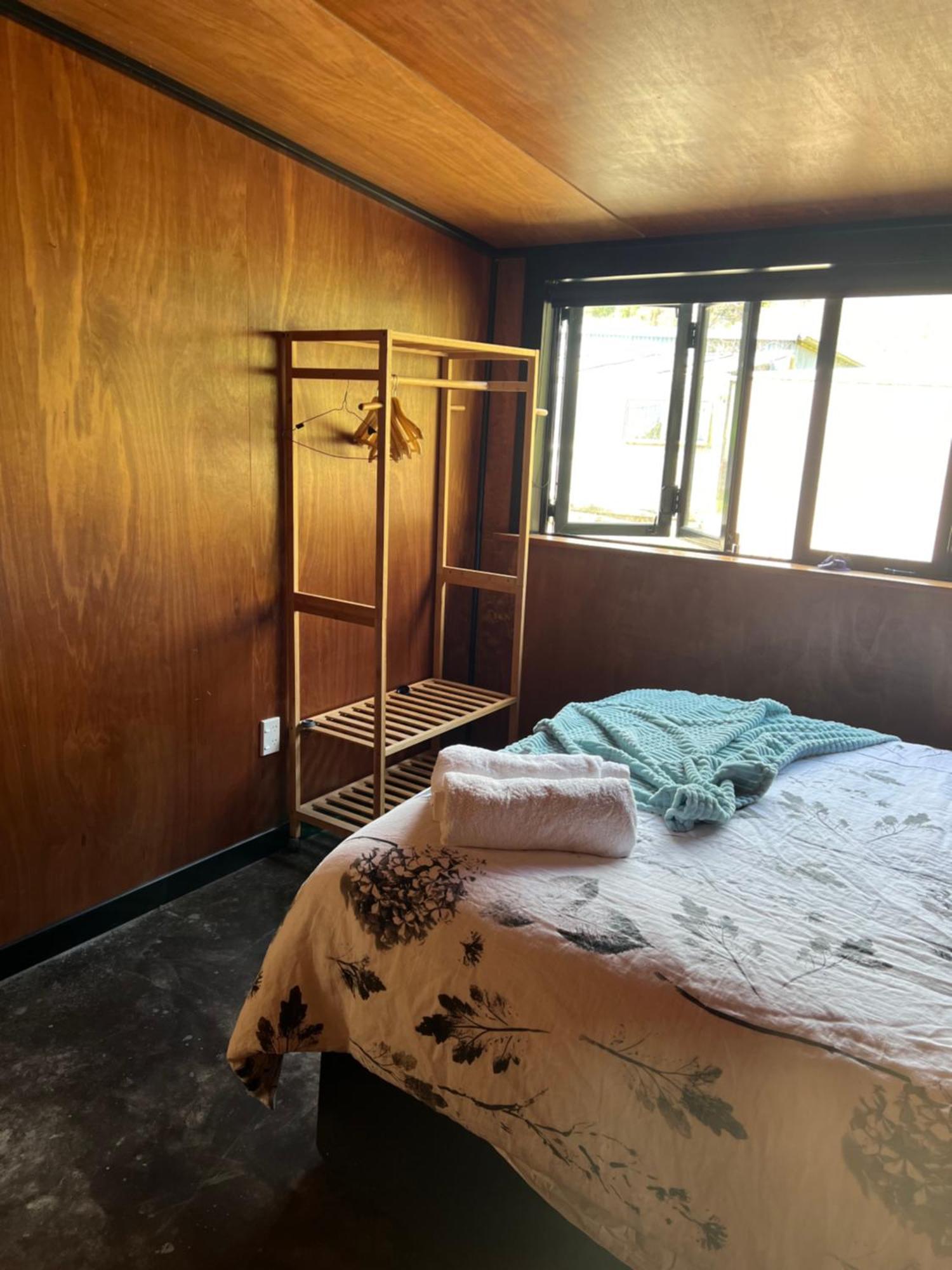 Self Contained Open Shed Space Wainui  エクステリア 写真