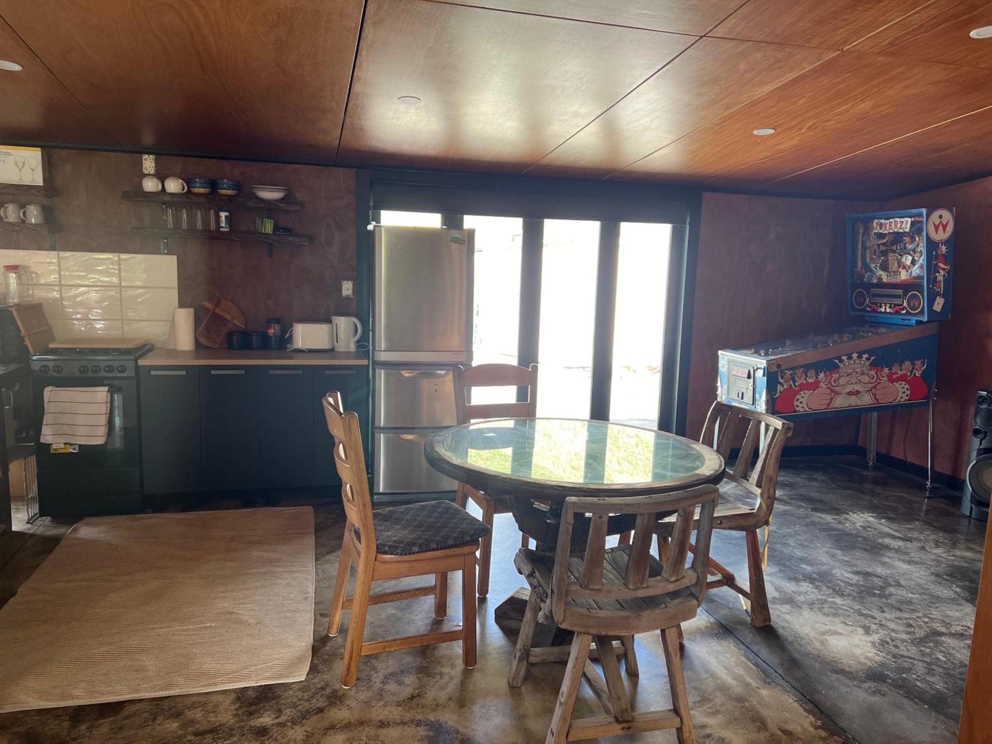 Self Contained Open Shed Space Wainui  エクステリア 写真