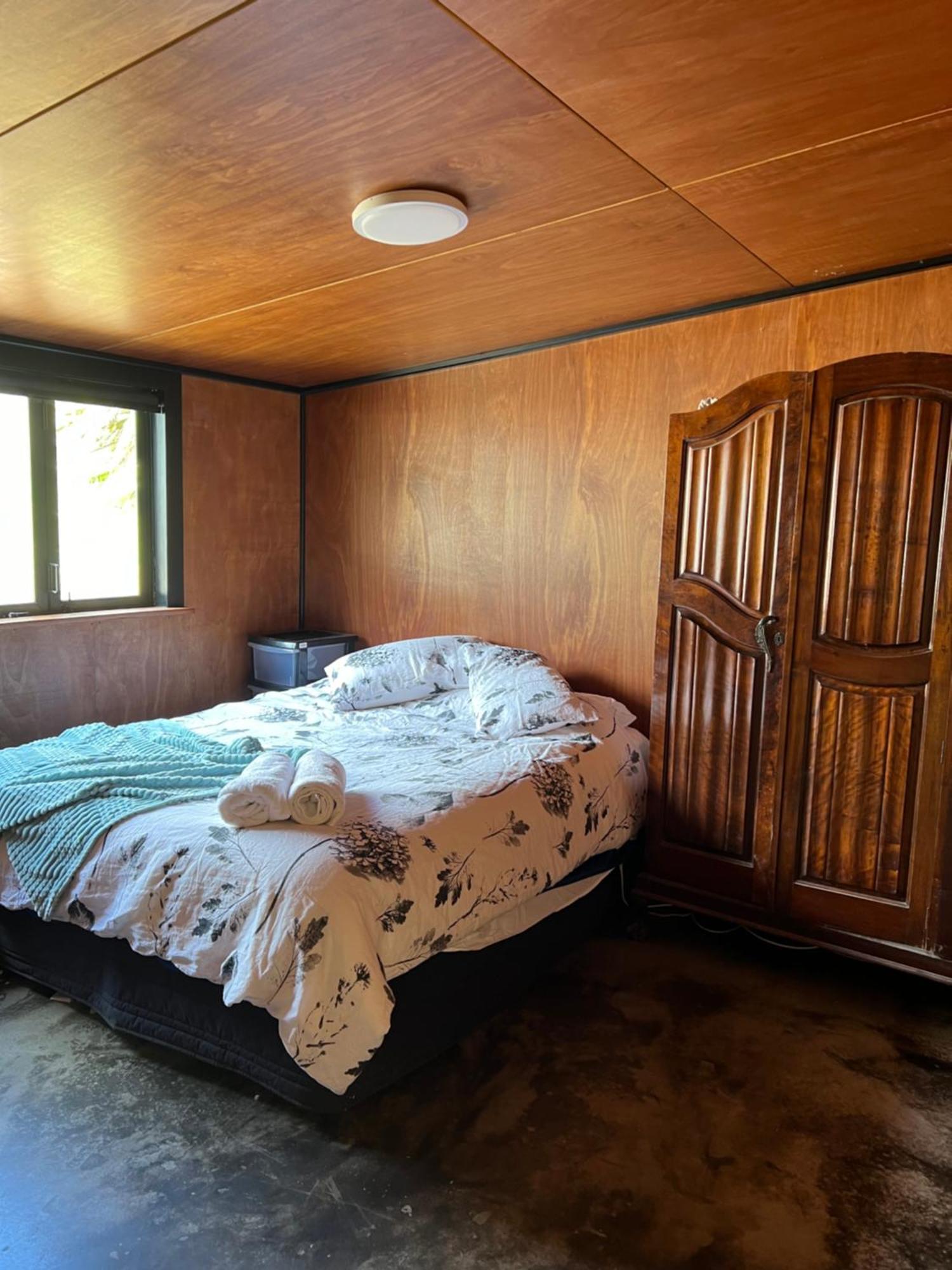 Self Contained Open Shed Space Wainui  エクステリア 写真